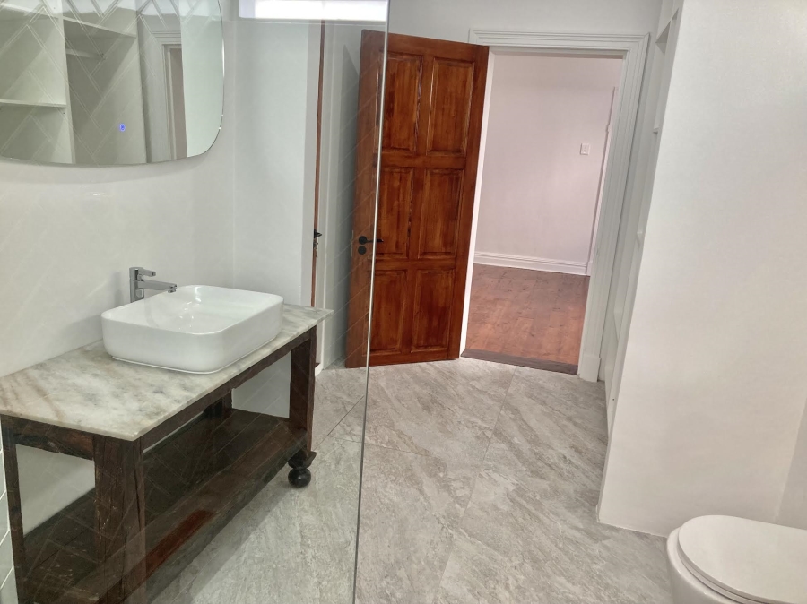 To Let 2 Bedroom Property for Rent in Claremont Village Western Cape